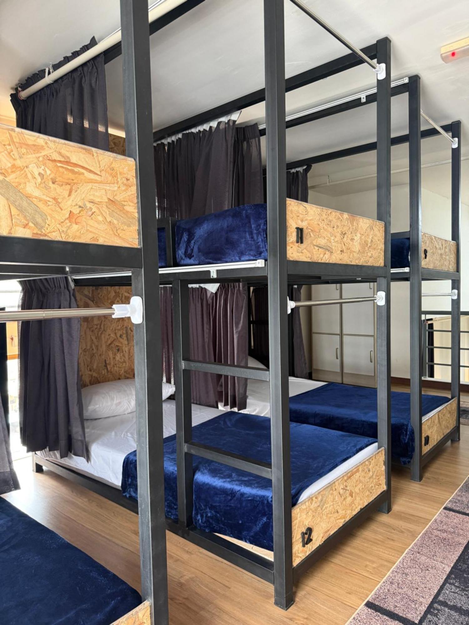 Mix Hostel Kl By Chillout Hostel Петалинг Джая Екстериор снимка